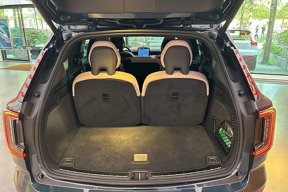 Volvo EX90 24 of 27