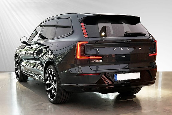Volvo EX90 3 of 5