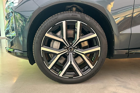 Volvo EX90 11 of 27