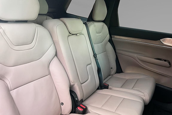 Volvo EX90 10 of 27