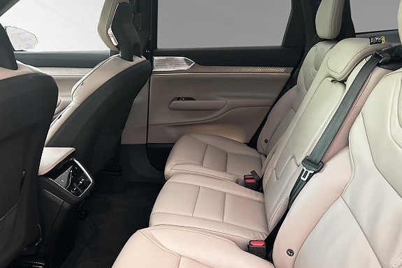 Volvo EX90 7 of 27