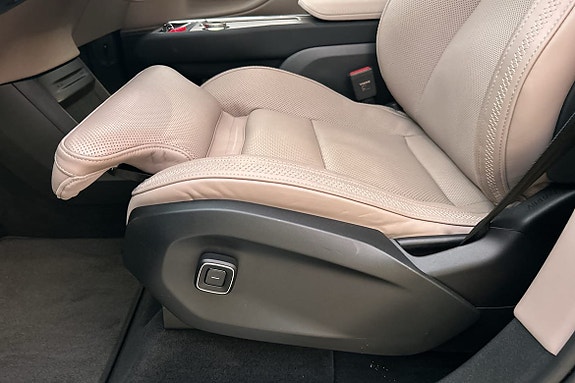 Volvo EX90 13 of 27
