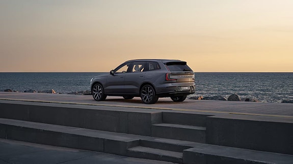 Volvo EX90 22 of 25