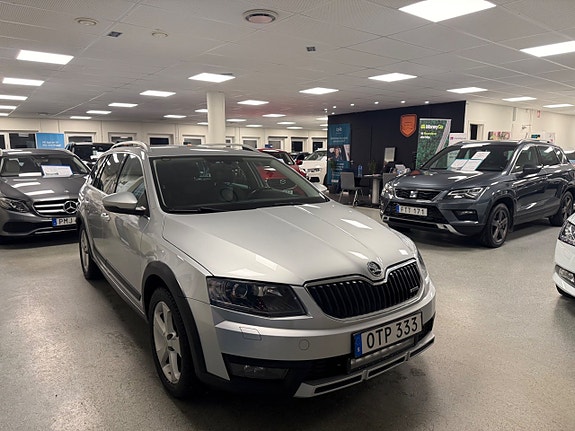 Skoda Octavia Scout 3 of 5