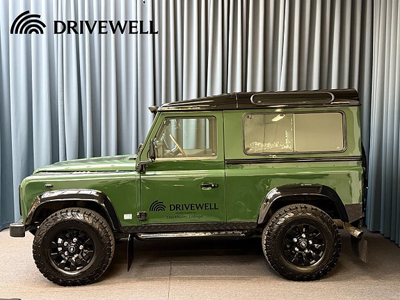 Land Rover Defender 90 2 of 5