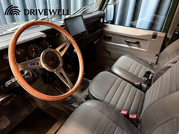 Land Rover Defender 90 5 of 5