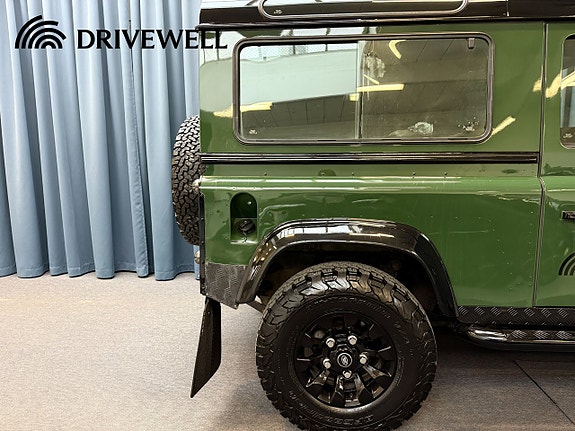 Land Rover Defender 90 20 of 26
