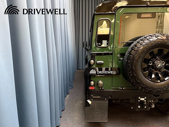 Land Rover Defender 90 19 of 26