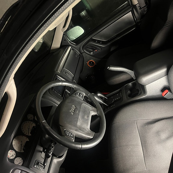 Jeep Grand Cherokee 6 of 10