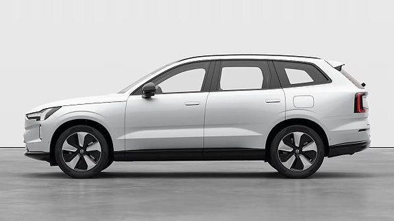 Volvo EX90 17 of 22