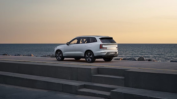 Volvo EX90 12 of 22