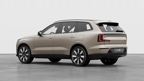 Volvo EX90 13 of 24
