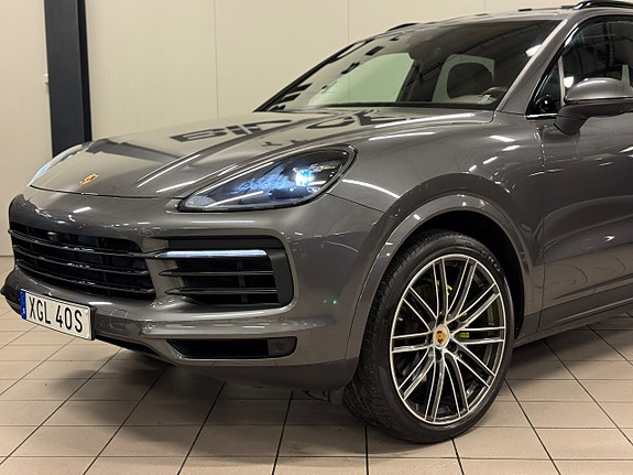 Porsche Cayenne 4 of 5