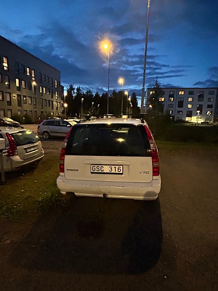 Volvo V70 2 of 4