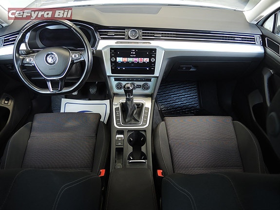 Volkswagen Passat 10 of 19