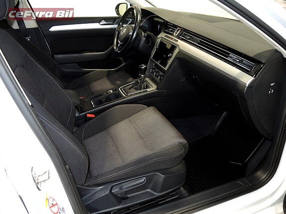 Volkswagen Passat 12 of 19