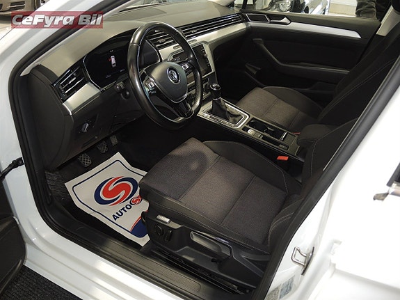 Volkswagen Passat 9 of 19