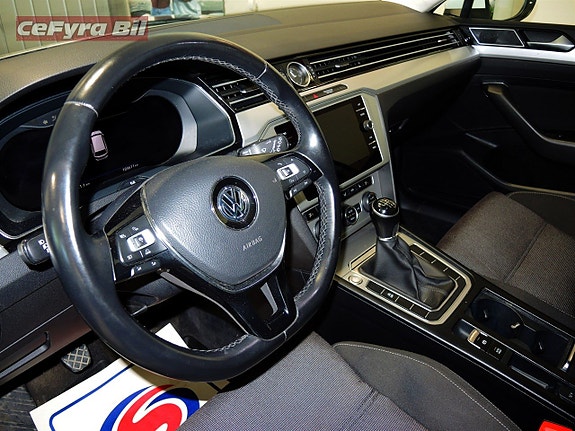 Volkswagen Passat 11 of 19