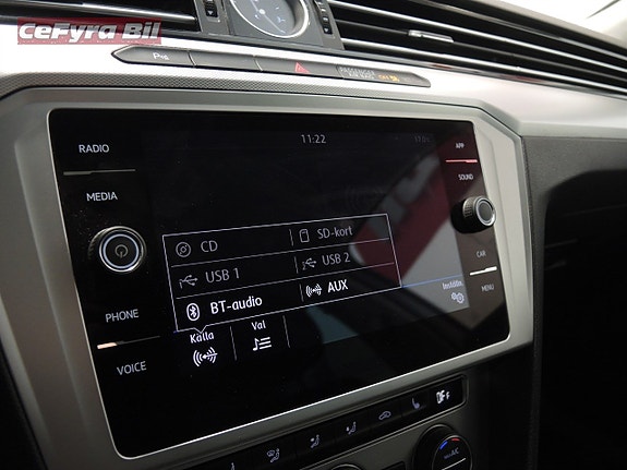 Volkswagen Passat 17 of 19