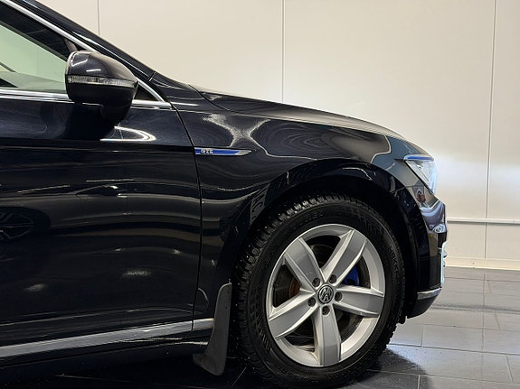 Volkswagen Passat 12 of 27