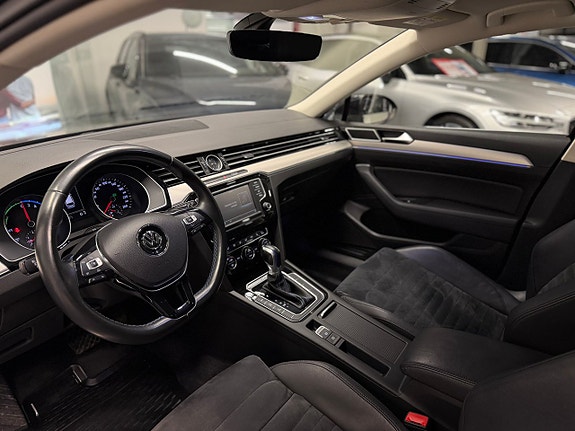 Volkswagen Passat 13 of 27