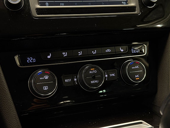 Volkswagen Passat 23 of 27