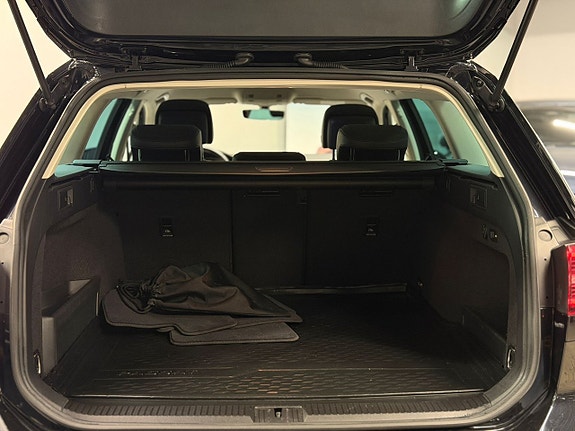 Volkswagen Passat 9 of 27