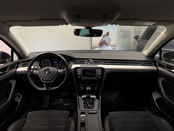 Volkswagen Passat 17 of 27