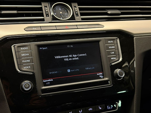 Volkswagen Passat 25 of 27