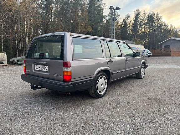 Volvo 740 3 of 7