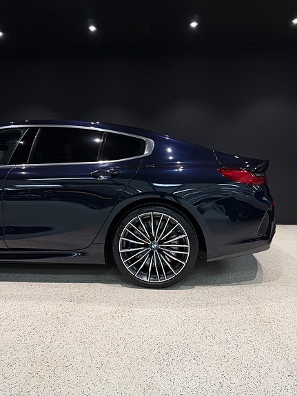 BMW M850i 4 of 5