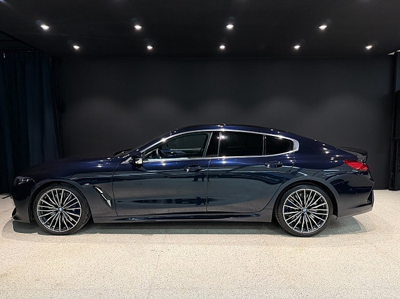 BMW M850i 3 of 5