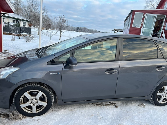 Toyota Prius+ 2 of 10