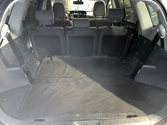 Toyota Prius+ 10 of 10