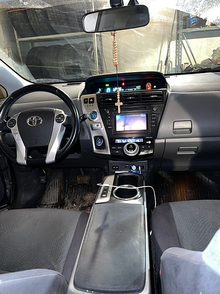 Toyota Prius+ 5 of 10