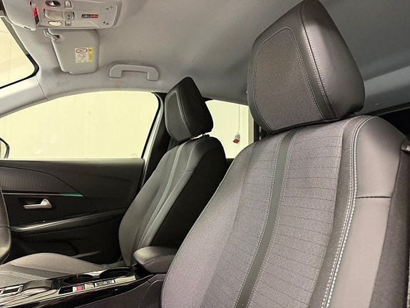 Peugeot e-208 10 of 28