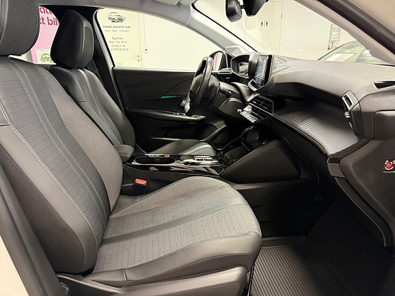 Peugeot e-208 12 of 28
