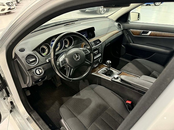 Mercedes-Benz C180 10 of 13