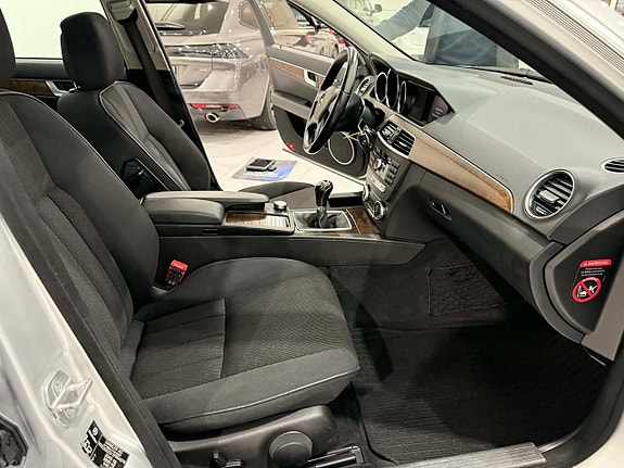 Mercedes-Benz C180 13 of 13