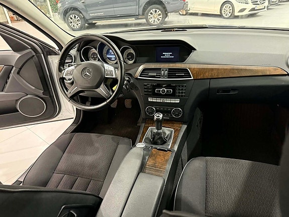 Mercedes-Benz C180 12 of 13