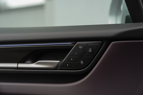 Porsche Macan 4 26 of 30