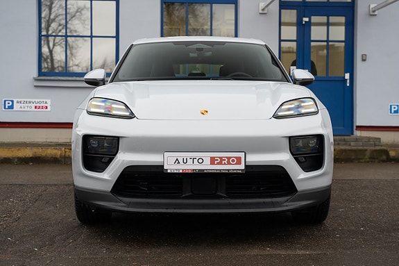 Porsche Macan 4 3 of 5