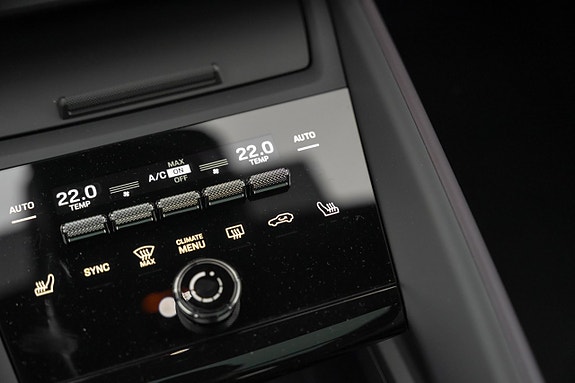 Porsche Macan 4 18 of 30