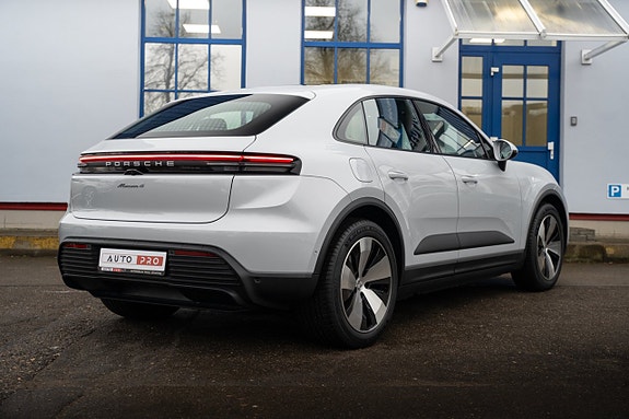 Porsche Macan 4 10 of 30