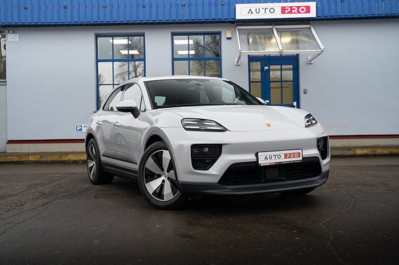 Porsche Macan 4 12 of 30