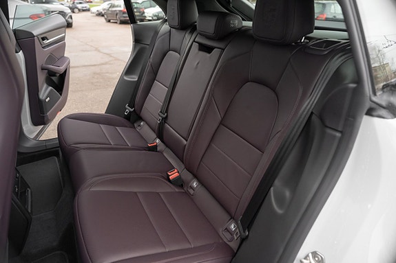 Porsche Macan 4 20 of 30