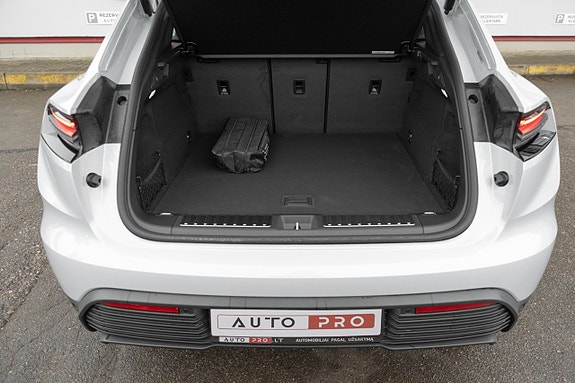 Porsche Macan 4 14 of 30