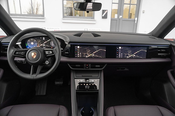 Porsche Macan 4 16 of 30