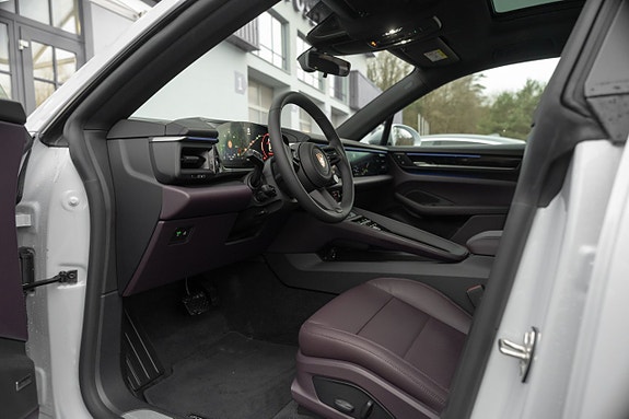 Porsche Macan 4 13 of 30