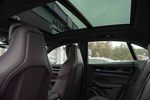 Porsche Macan 4 24 of 30